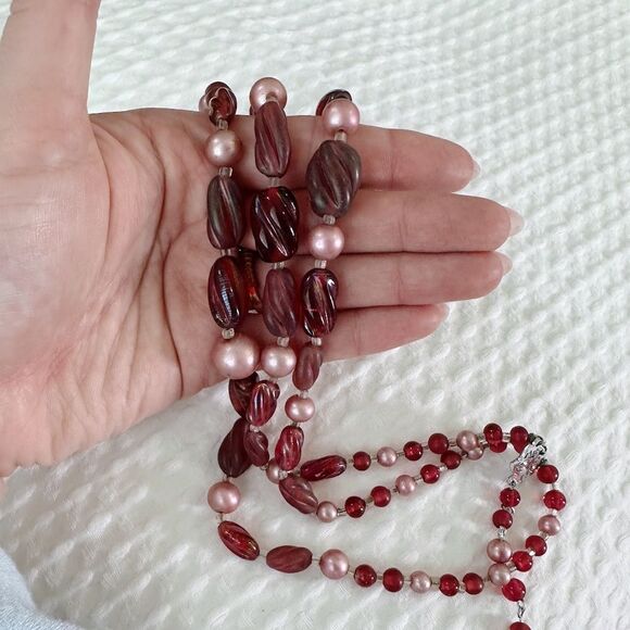 Japanese Vintage Red & Pink Beaded Three Strand Necklace - Picture 6 of 6